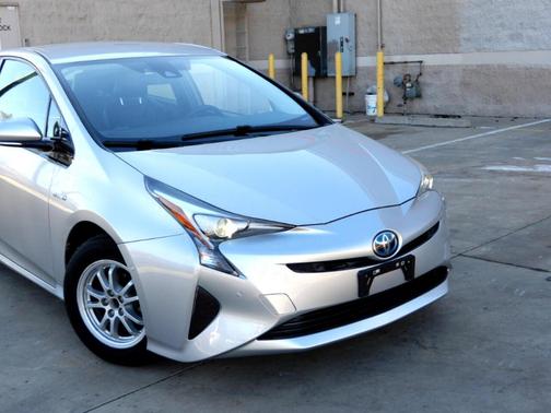 2018 Toyota Prius Three Touring