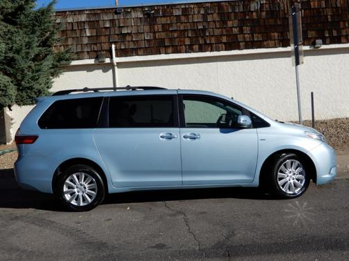 2017 Toyota Sienna Limited Premium