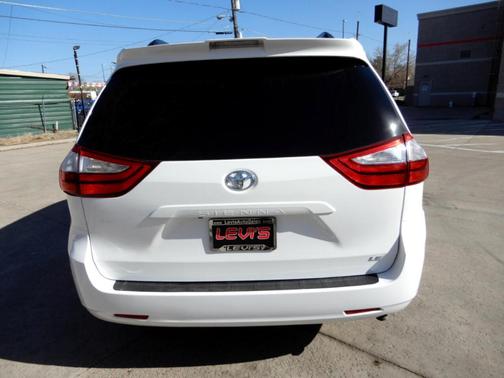 2018 Toyota Sienna LE