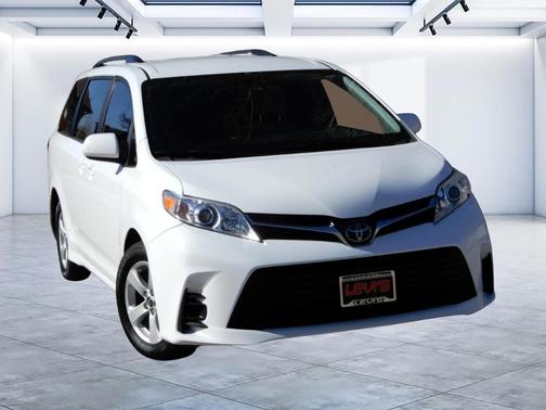 2018 Toyota Sienna LE