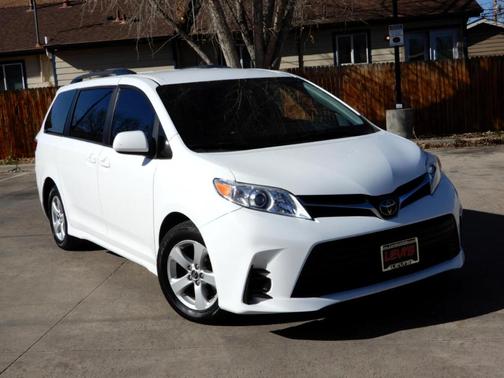 2018 Toyota Sienna LE
