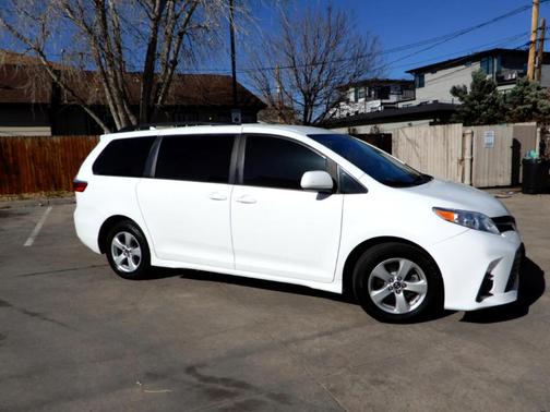 2018 Toyota Sienna LE