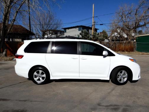 2018 Toyota Sienna LE