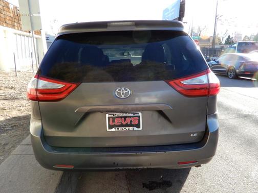 2017 Toyota Sienna LE