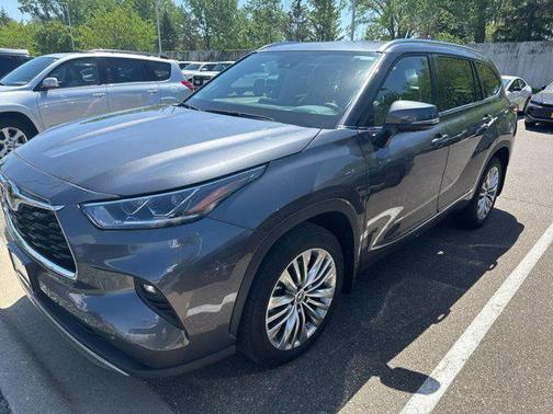 2022 Toyota Highlander Platinum