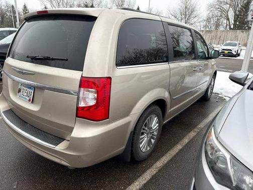 2015 Chrysler Town & Country Touring-L