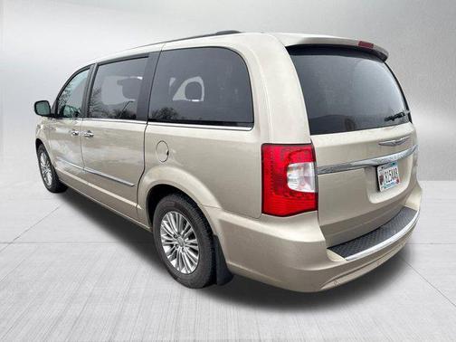 2015 Chrysler Town & Country Touring-L