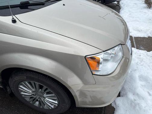 2015 Chrysler Town & Country Touring-L