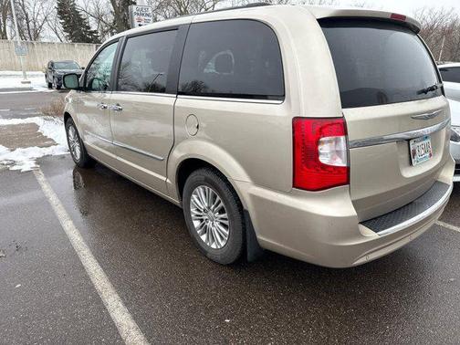 2015 Chrysler Town & Country Touring-L