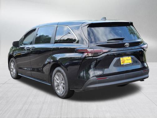 Midnight Black Metallic 2026 Toyota Sienna LE