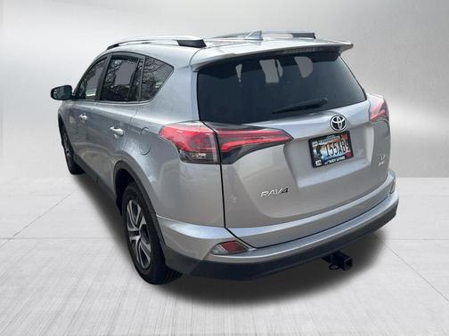 Silver Sky Metallic 2018 Toyota RAV4 LE