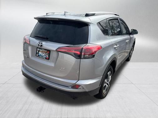 Silver Sky Metallic 2018 Toyota RAV4 LE