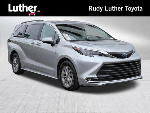2024 Toyota Sienna XLE