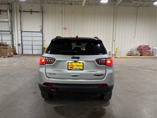 Silver Zynith Metallic Clearcoat 2025 Jeep Compass Trailhawk