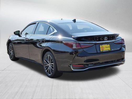 2022 Lexus ES 250 Base