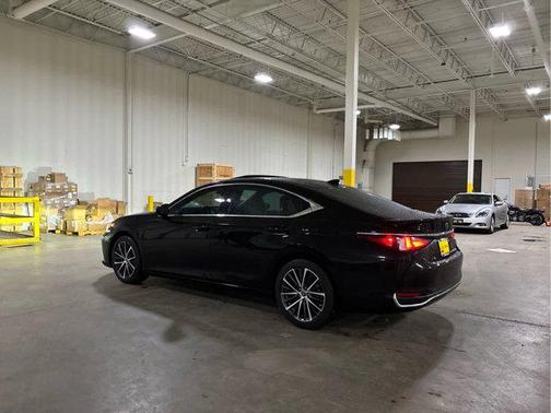 2022 Lexus ES 250 Base