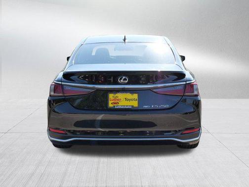2022 Lexus ES 250 Base