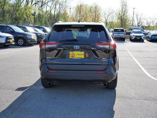 2022 Toyota RAV4 Hybrid XLE