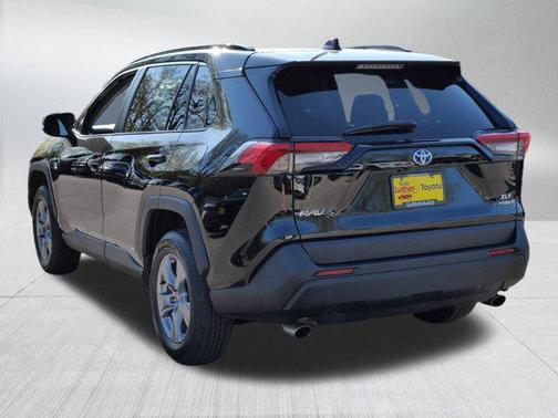 2022 Toyota RAV4 Hybrid XLE
