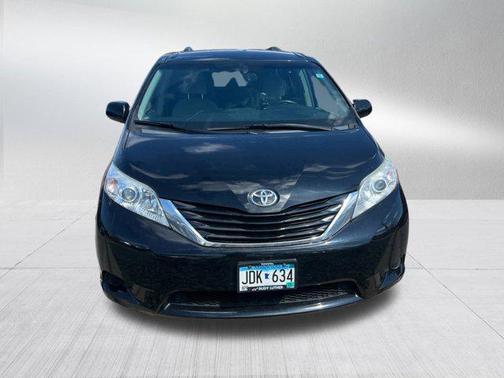 2016 Toyota Sienna LE