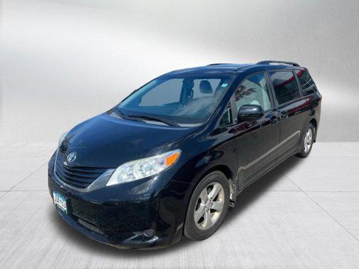 2016 Toyota Sienna LE