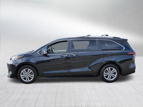 2022 Toyota Sienna Platinum 7 Passenger