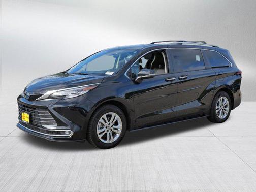 2022 Toyota Sienna Platinum 7 Passenger