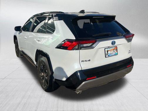 2023 Toyota RAV4 Hybrid SE