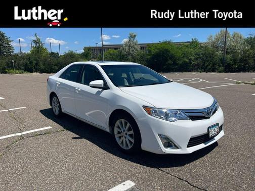 Super White 2014 Toyota Camry Hybrid XLE