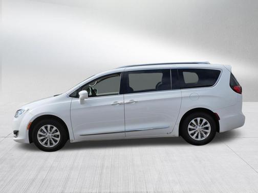 Bright White Clearcoat 2018 Chrysler Pacifica Touring-L Plus