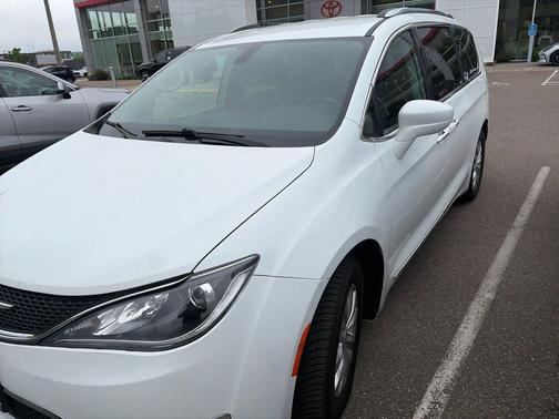 Bright White Clearcoat 2018 Chrysler Pacifica Touring-L Plus