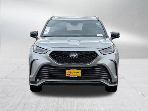 Celestial Silver Metallic 2025 Toyota Highlander XSE