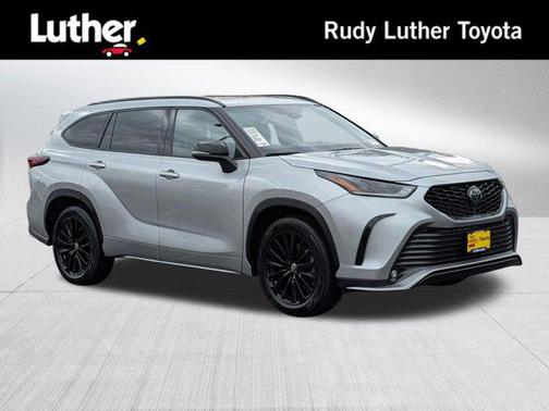 Celestial Silver Metallic 2025 Toyota Highlander XSE