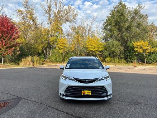 2025 Toyota Sienna Platinum 7 Passenger