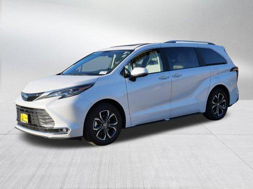 2025 Toyota Sienna Platinum