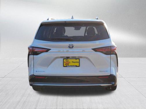 2025 Toyota Sienna Platinum