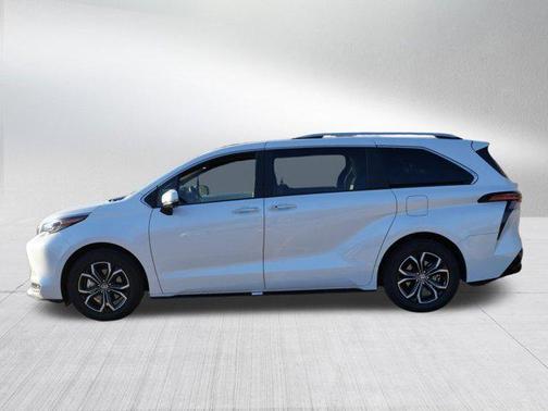 2025 Toyota Sienna Platinum