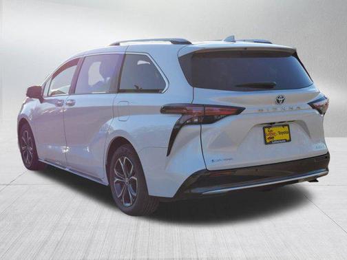 2025 Toyota Sienna Platinum