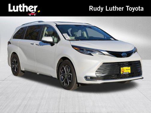 2025 Toyota Sienna Platinum