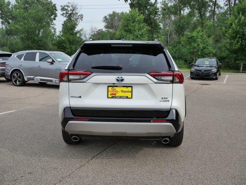 2022 Toyota RAV4 Hybrid SE
