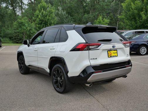 2022 Toyota RAV4 Hybrid SE