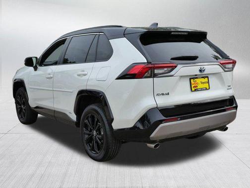 2022 Toyota RAV4 Hybrid SE