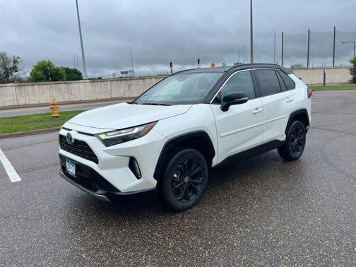 2022 Toyota RAV4 Hybrid SE
