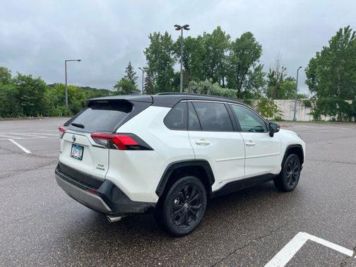 2022 Toyota RAV4 Hybrid SE
