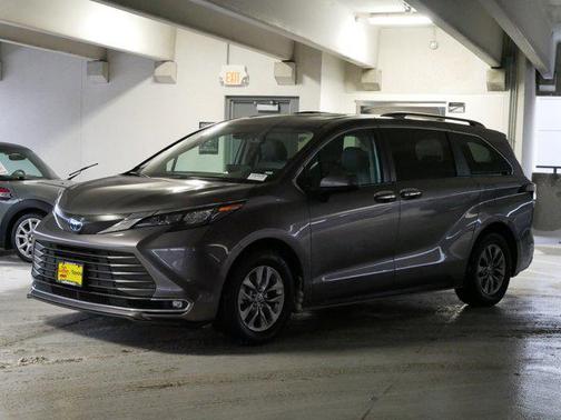 2024 Toyota Sienna XLE