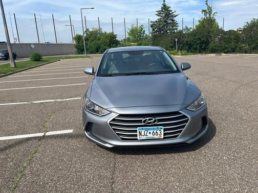 Shale Gray Metallic 2017 Hyundai ELANTRA SE