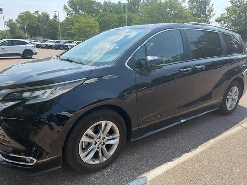 Midnight Black Metallic 2022 Toyota Sienna Limited