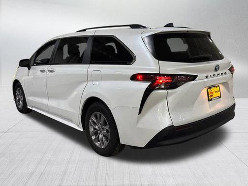 Wind Chill Pearl 2024 Toyota Sienna XLE