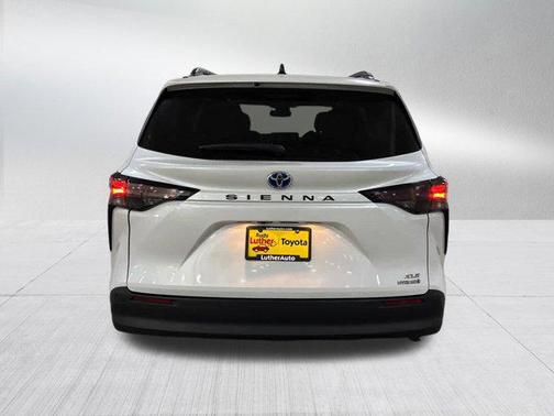 Wind Chill Pearl 2024 Toyota Sienna XLE