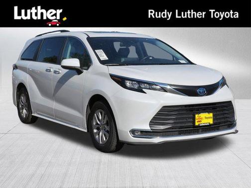 Wind Chill Pearl 2024 Toyota Sienna XLE